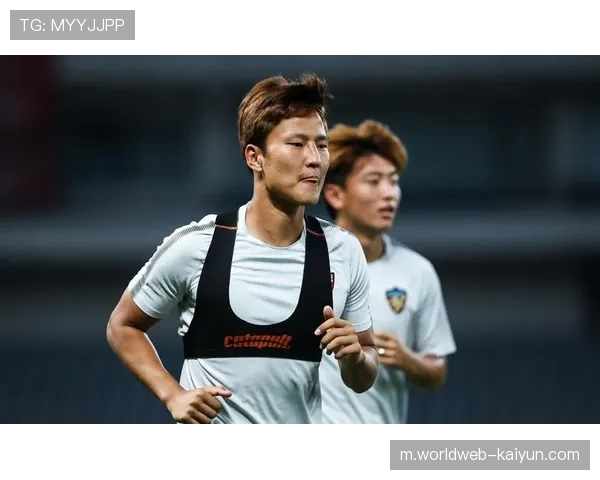 韩鹏飞关键回合冒顶致丢球 本土中卫组合遭遇强队考验